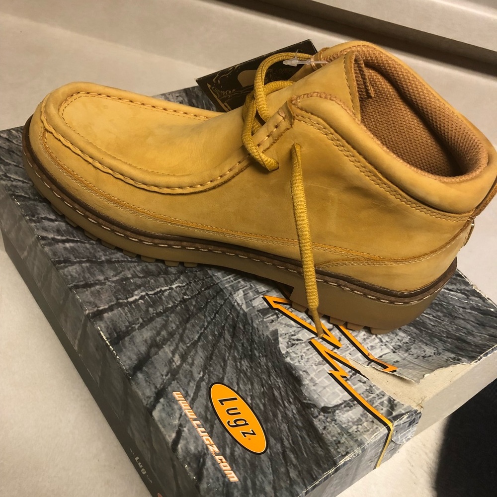 Pair of  Unisex’s shoes men size 6 women 7.5